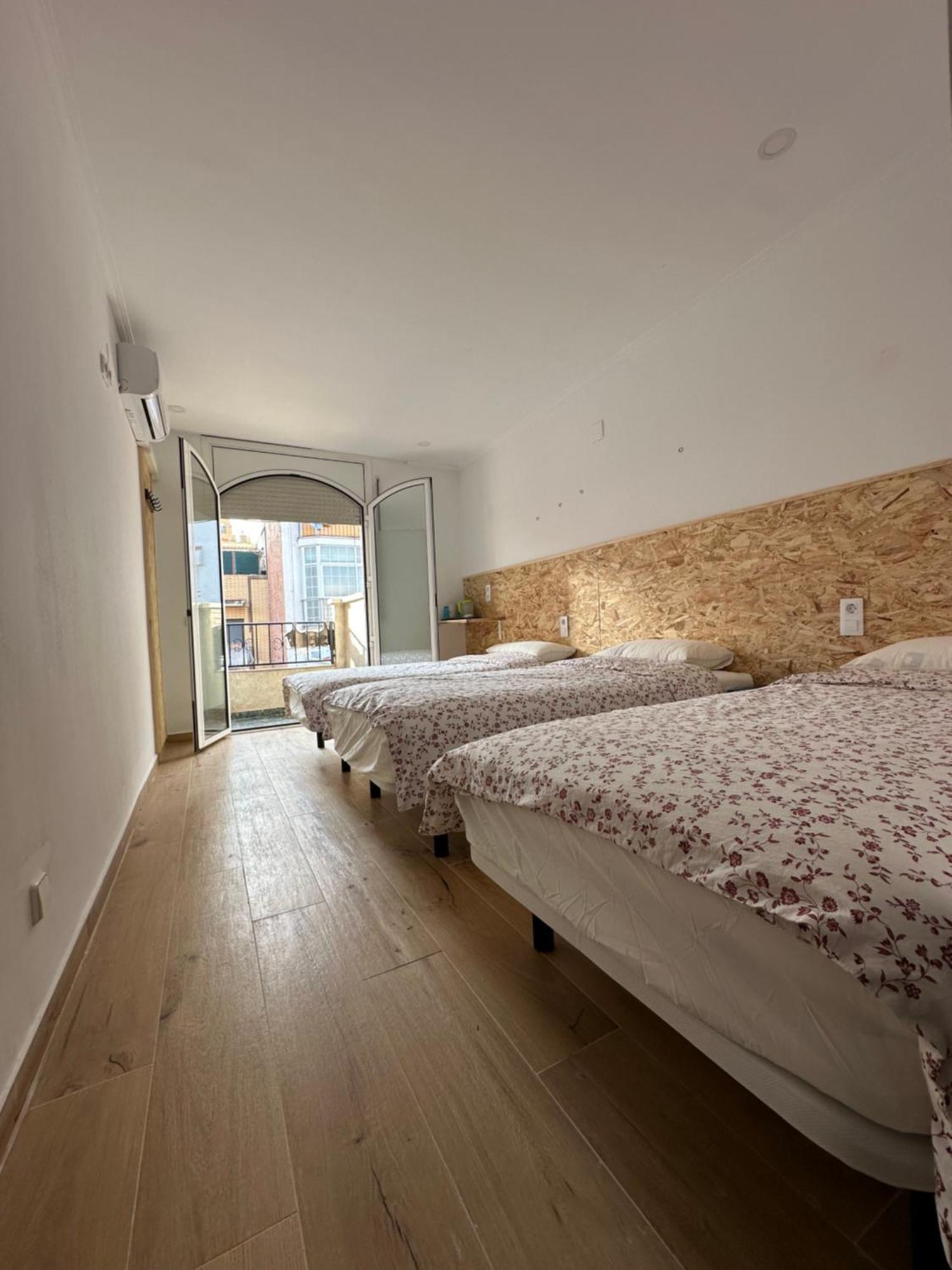 Fudodo舒适3 Beds Hotel L'Hospitalet de Llobregat Bagian luar foto